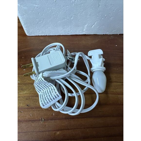 Yuletide Snow Hamlet Sunshine Cottage 1988 Christmas Village - Picture 6 of 7